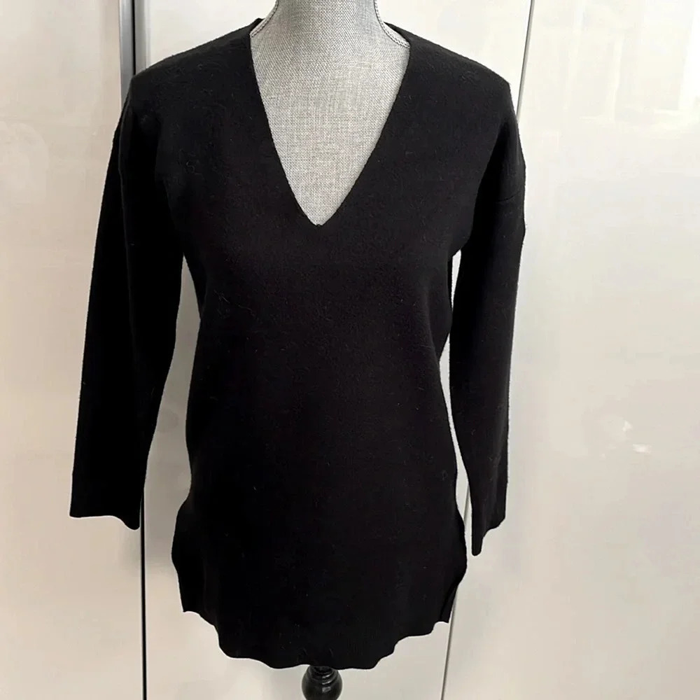 BRIAN BAILEY V-Neck Long Tunic Sweater, Size  S